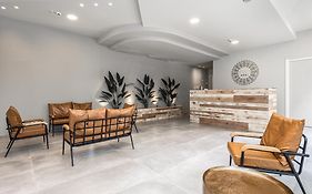 Hotel Cola